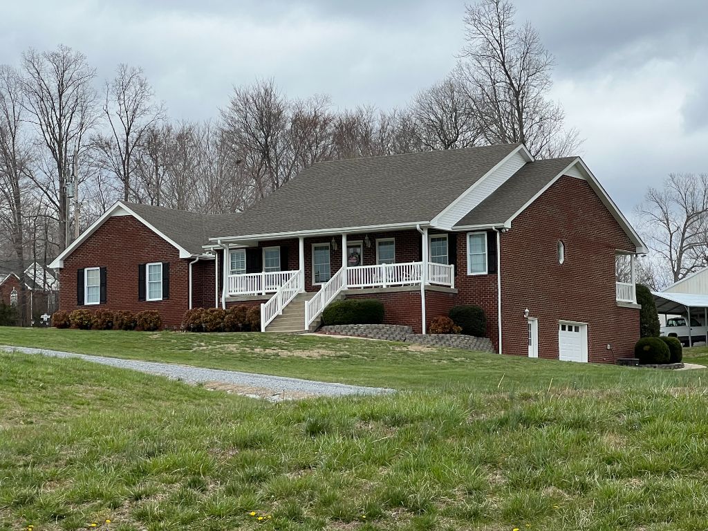 Beautiful Brick Home Washing in Charlotte, TN
